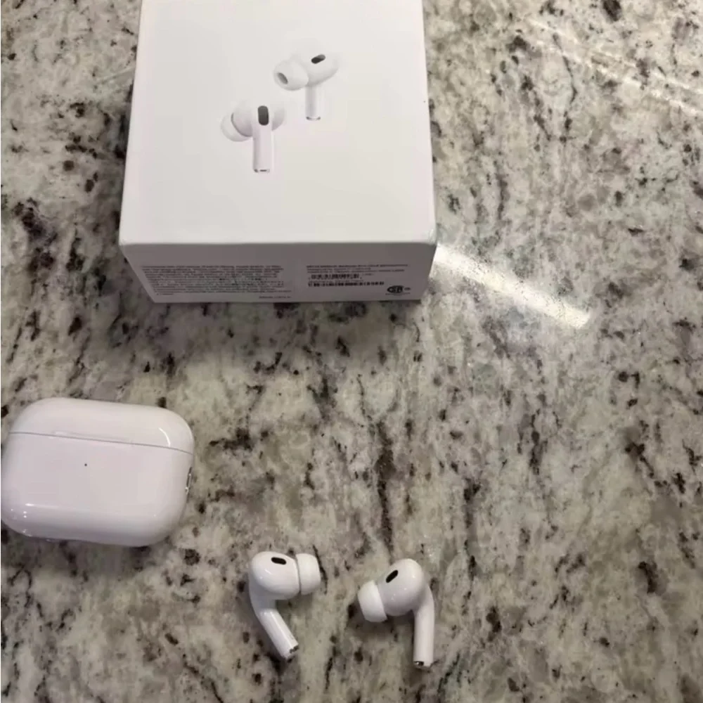 Apple White Wireless Earbuds with Case